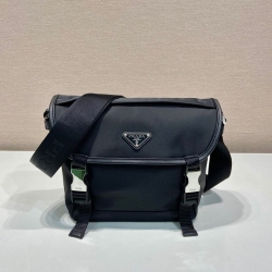 PRADA メッセンジャーバッグ リサイクルナイロン メンズ 20×19×10cm