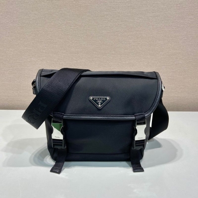 PRADA メッセンジャーバッグ リサイクルナイロン メンズ 20×19×10cm