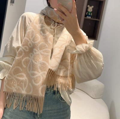 ロエベ 男女兼用スカーフ 30x180