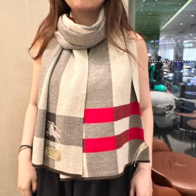 バーバリー ハイエンドカシミヤニットスカーフ。100％カシミヤ 30x180cm