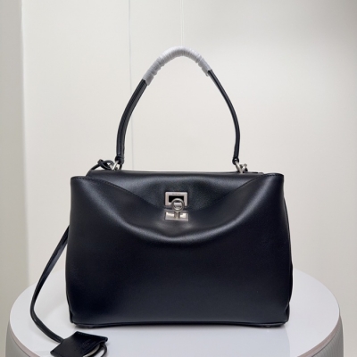 バレンシアガ ショルダーバッグ ロデオ 29×20×10cm