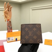 LOUIS VUITTON マルコ ウォレット モノグラム キャンバス メンズ 10.5×10.5cm