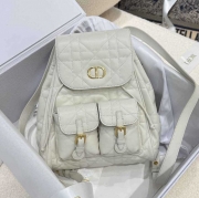 ディオール スタイル カロ リュック ホワイト サイズ：23×26.7×12.5cm