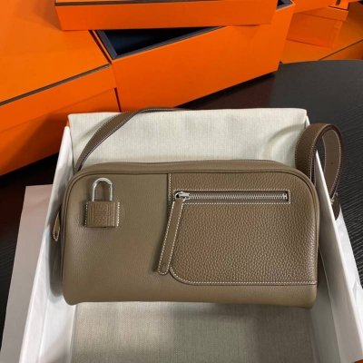 HERMES ヌーヴォーオンボビー ショルダーバッグ ユニセックス 29×20×12cm