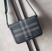 BURBERRY メッセンジャーバッグ チェック レザー メンズ 25.5×21.5×6.5cm