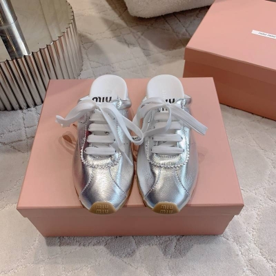 【MIUMIU】新作ドイツトレーニングスリッポンレザースリッポンレディース