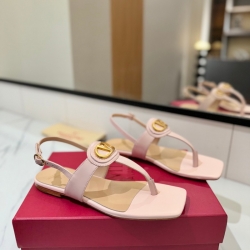 【VALENTINO】新作Vサンダルレディース