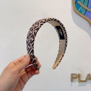 フェンディ スタイル ヘアバンド ダブルF