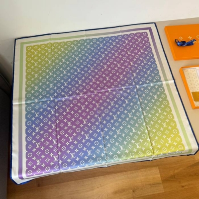 ルイ ヴィトン 新作シルクスカーフ 90 x 90cm