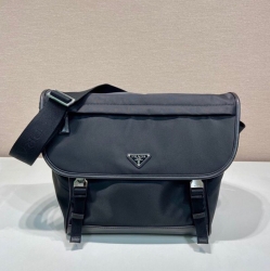 PRADA メッセンジャーバッグ リサイクルナイロン メンズ 30×27.5×14.5cm