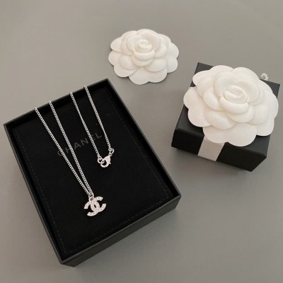 ネックレス クラシックダブルCロゴネックレス — 定番モデル、シンプルで重ね付け強力、年間使用可