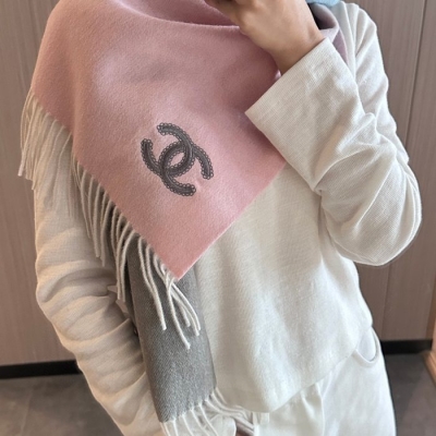 シャネル めったに見ない優しい色合い 35 x 180cm