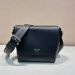 PRADA メッセンジャーバッグ カーフレザー メンズ 22×22×12cm