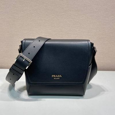 PRADA メッセンジャーバッグ カーフレザー メンズ 22×22×12cm