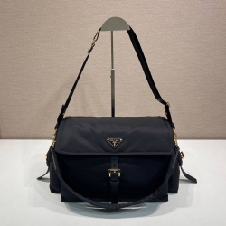 PRADA メッセンジャーバッグ リサイクルナイロン メンズ 37.5×19×12cm