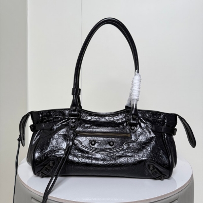 バレンシアガ ショルダーバッグ ルシティ 40×32×18cm