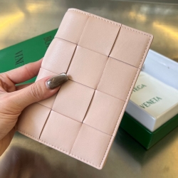 BOTTEGA VENETA カセット パスポートケース ユニセックス 13.6×10.5cm