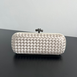 BOTTEGA VENETA ノット シルク編み クラッチバッグ レディース 25×10×5cm