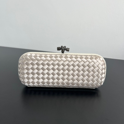 BOTTEGA VENETA ノット シルク編み クラッチバッグ レディース 25×10×5cm