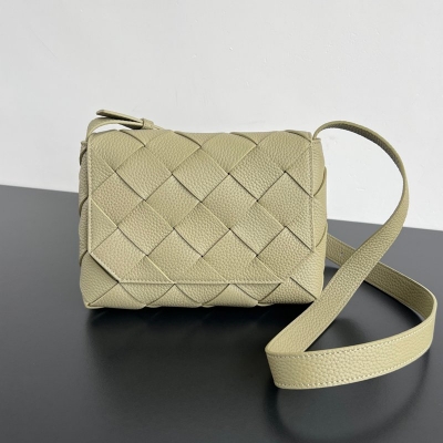 BOTTEGA VENETA ディアゴ グラニューレザー ショルダーバッグ ユニセックス 22.5×16.5×5.5cm