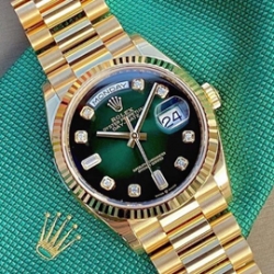 ROLEX デイデイト 36 128238 8Pダイヤ グリーン