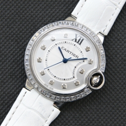 CARTIER バロンブルー ミディアム ホワイト文字盤 バケットダイヤ 白革ベルト 新品発見
