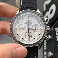 OMEGA 311.32.42.30.04.003 スピードマスター アポロ13号 スヌーピー
