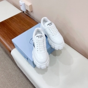 【PRADA】スニーカーレディース