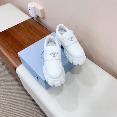 【PRADA】スニーカーレディース