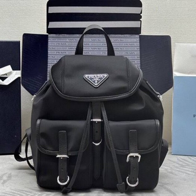 プラダ スタイル リュック 1BZ677B シルバー金具 サイズ：24×28×12cm