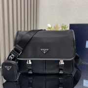 PRADA メッセンジャーバッグ リサイクルナイロン サフィアーノ メンズ 32×24×12cm