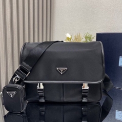 PRADA メッセンジャーバッグ リサイクルナイロン サフィアーノ メンズ 32×24×12cm