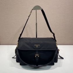 PRADA メッセンジャーバッグ リサイクルナイロン ユニセックス 37.5×19×12cm
