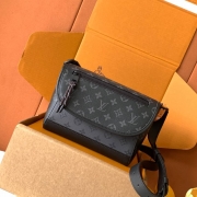 LOUIS VUITTON パルス メッセンジャーバッグ メンズ 26.6×17×11cm
