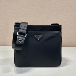 PRADA ショルダーバッグ サフィアーノ×リサイクルナイロン メンズ 28×25×6cm