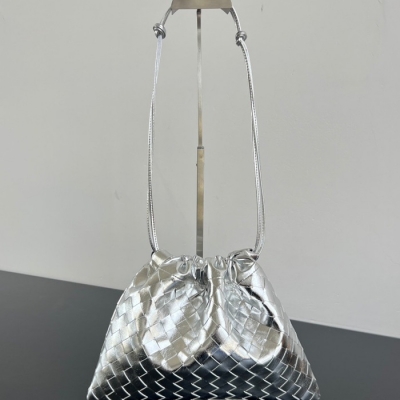 BV トートバッグ レザー ショルダーバッグ 抽繩 ダストバッグ 32×23×cm