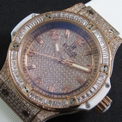 HUBLOT ビックバン 電池式 腕時計コピー愛好家