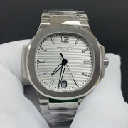 PATEK PHILIPPE 7118/1A-010 ノーチラス シルバー文字盤 2024高品質