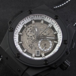 HUBLOT キングパワー ウニコ ブラックマジック クォーツ搭載