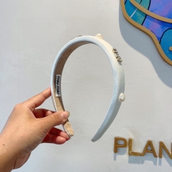 ミュウミュウ スタイル ヘアバンド レター