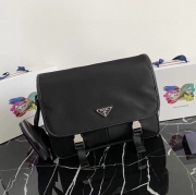PRADA メッセンジャーバッグ リサイクルナイロン サフィアーノ メンズ 32×24×12cm