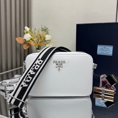 PRADA ショルダーバッグ ディアスキンレザー デュアルストラップ メンズ 22×14×8cm