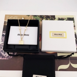 ネックレス M インゴット間隔ビーズネックレス — チャン ウォニョン愛用、ミニマルで上質感あふれる