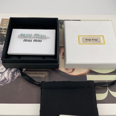 ミュウミュウ スタイル ヘアクリップ エナメル