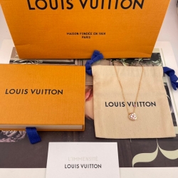 ネックレス L ラウンド四葉のクローバー七夕限定ネックレス — 真金真珠対応可、天然ピンクサファイア×ピンク貝、特殊な凹凸形状と刻印