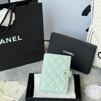 CHANEL パスポートケース カーフレザー ユニセックス 15×10×3cm
