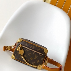 LOUIS VUITTON ミニソフトトランク モノグラムエクリプス ショルダーバッグ メンズ 18.5×13×8cm