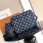 LOUIS VUITTON トリオ メッセンジャーバッグ モノグラムシャドウ カーフレザー メンズ 25×18.5×7cm