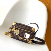 LOUIS VUITTON ミニソフトトランク モノグラムエクリプス ショルダーバッグ メンズ 18.5×13×8cm