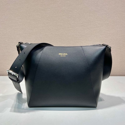 PRADA メッセンジャーバッグ グレインレザー メンズ 30×27.5×14cm